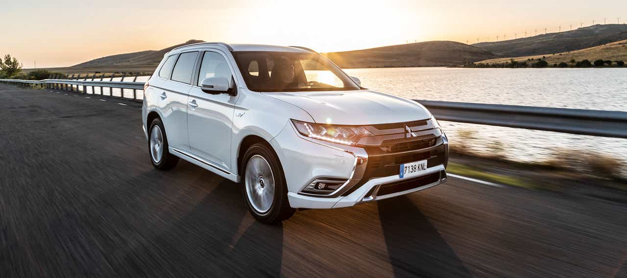 outlander phev landstrasse